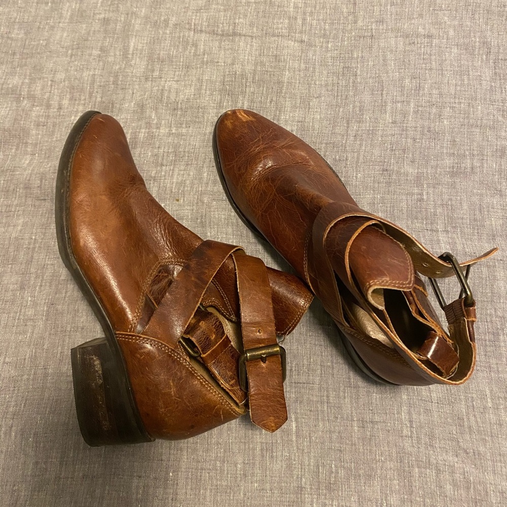 MATISSE leather strappy boot